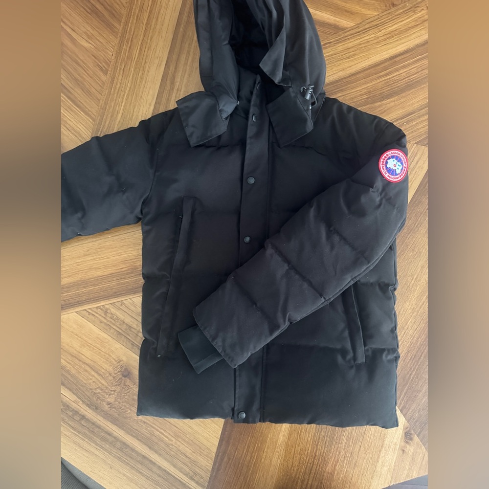 Canada Goose Wyndham Hooded Down Parka Free Shipping - Men’s Medium